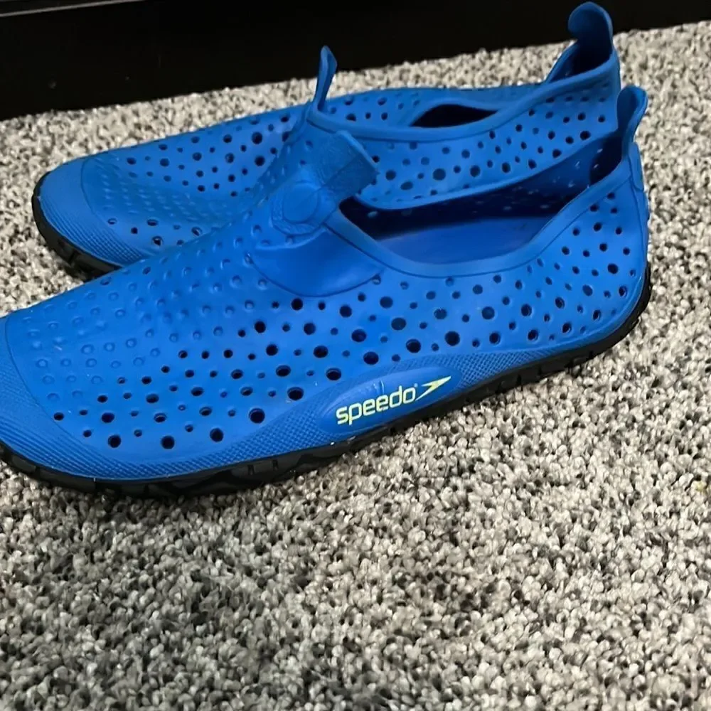 Speedo - blue water shoes - 35.5 or 4